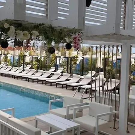 Apartament Zigzag 3 Camere Cu Piscina - Mamaia Nord Lägenhet *